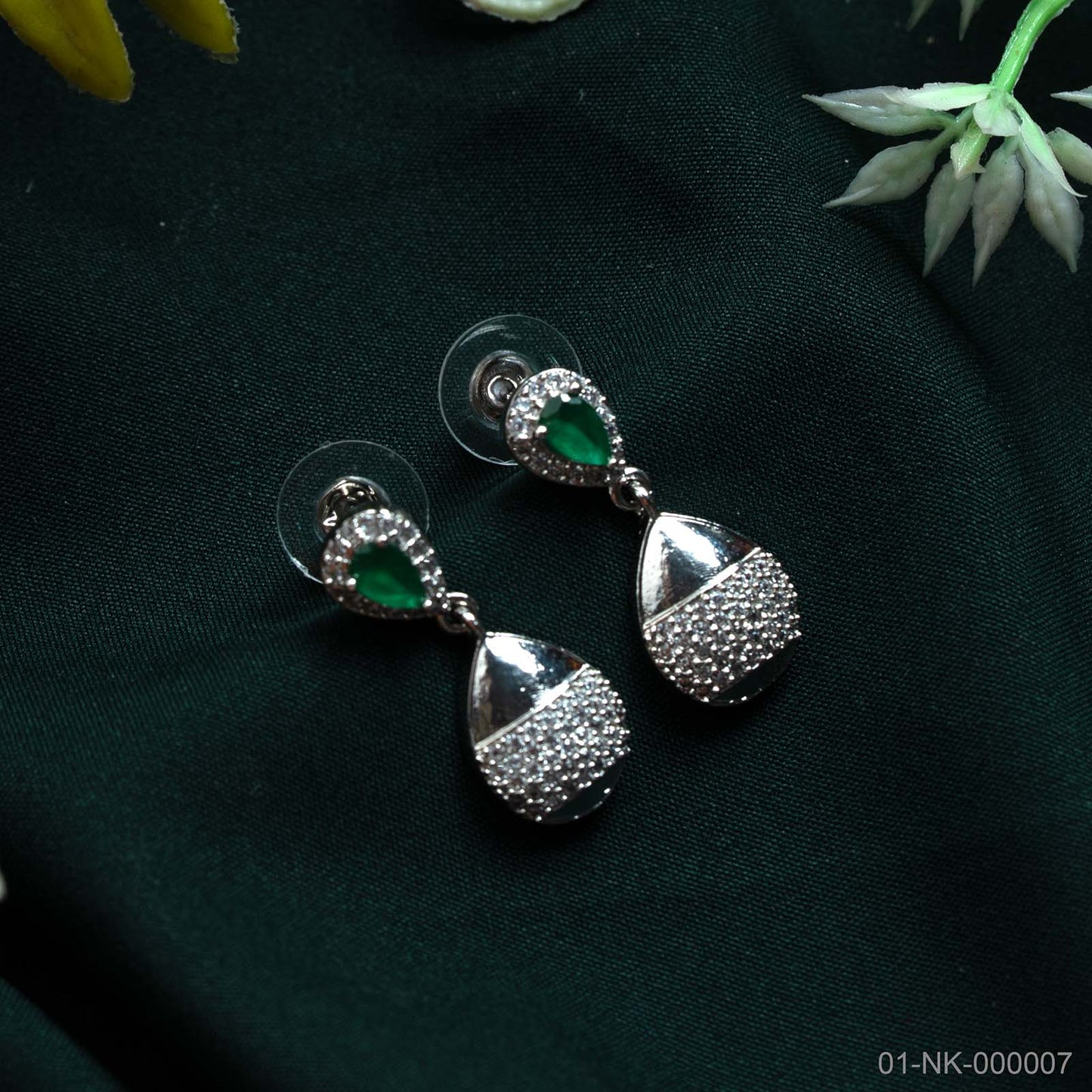 Nyra Emerald Green AD Fan Necklace Set