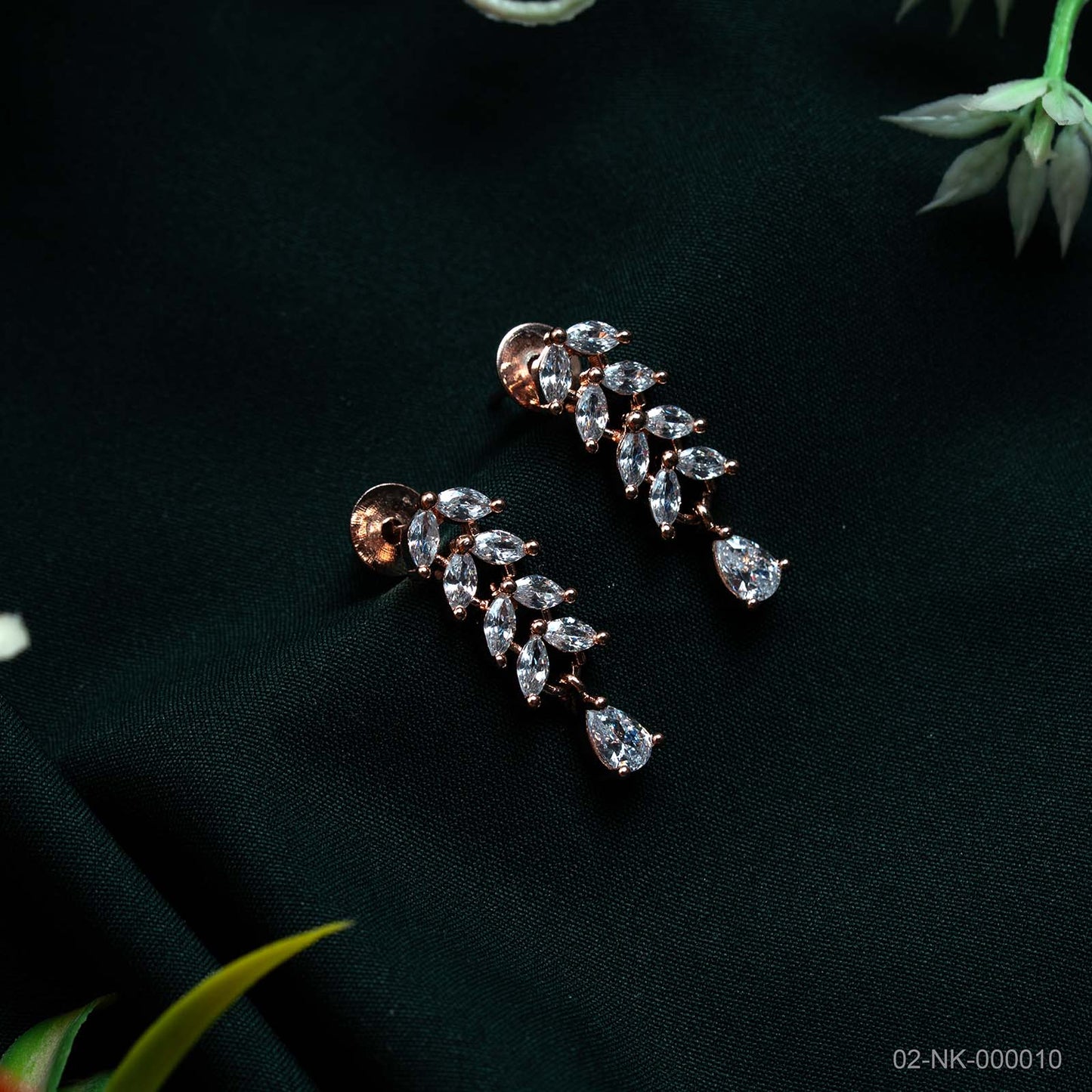 Srivaya Ira Rose Gold AD Leaf Motif Necklace Set